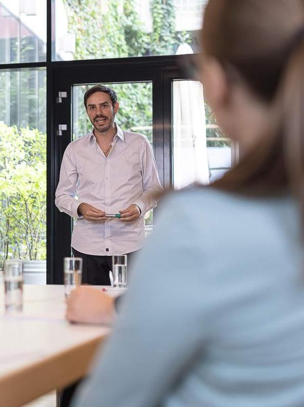 Christian Ploy erklärt Trainingsansatz von Verkaufscoaching