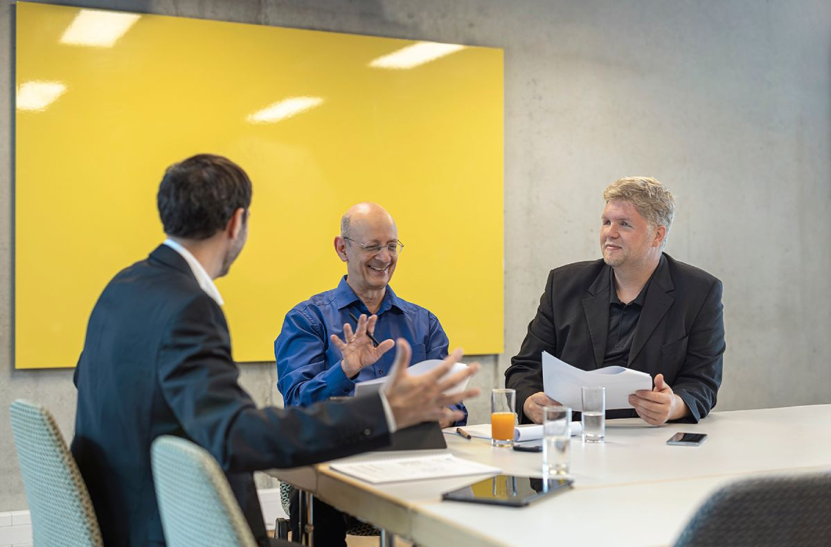 Christian Ploy im 3er-Gespräch mit 2 Verkaufstraining-Kunden